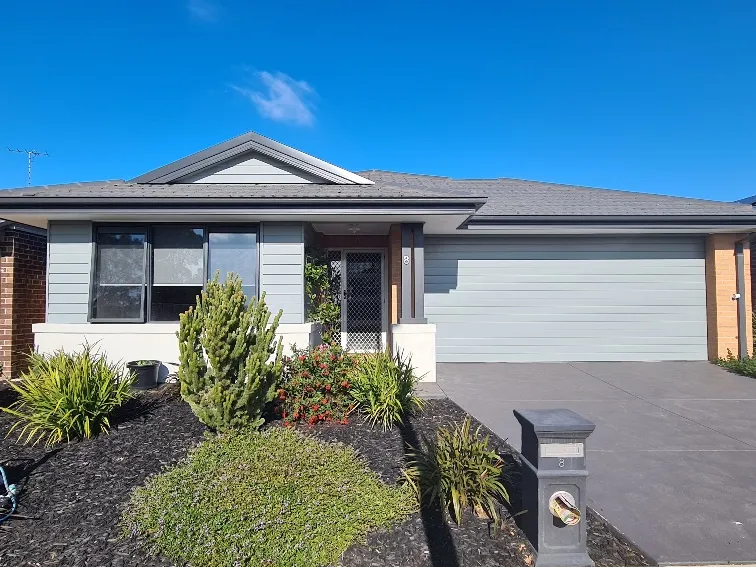 4 bedrooms - 2 Living Areas