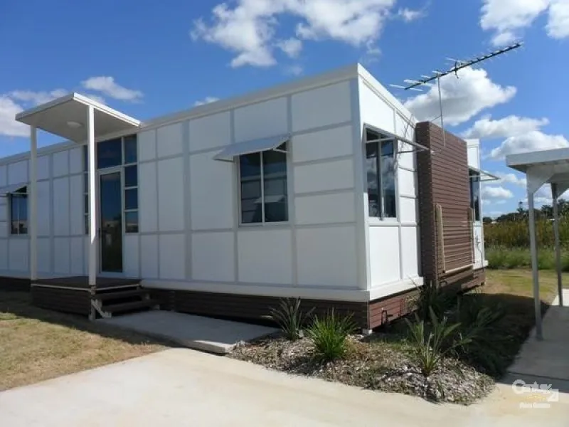 Modern Unit in Complex - Furnished