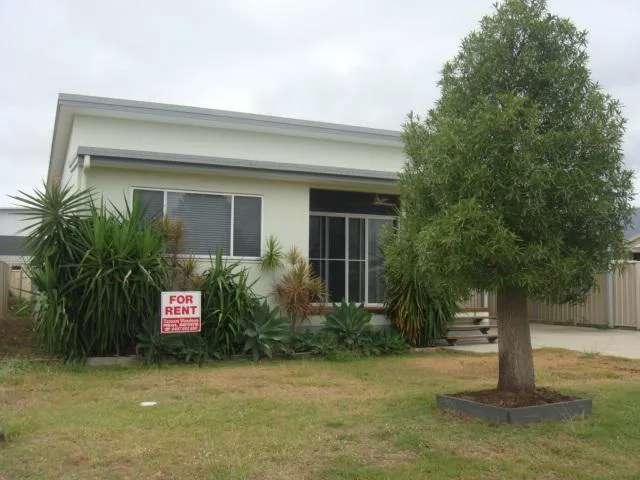 Fully furnished 4 bedroom 3 bathroom home in Wandoan Qld 4419