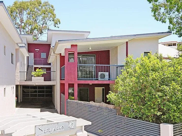 Modern and spacious apartment, in exciting and convenient lifestyle location.