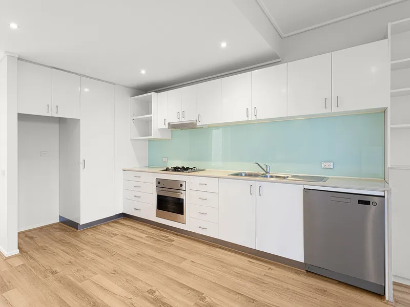 IMMACULATE APARTMENT IN VIBRANT ELSTERNWICK LOCALE | FLARE REAL ESTATE