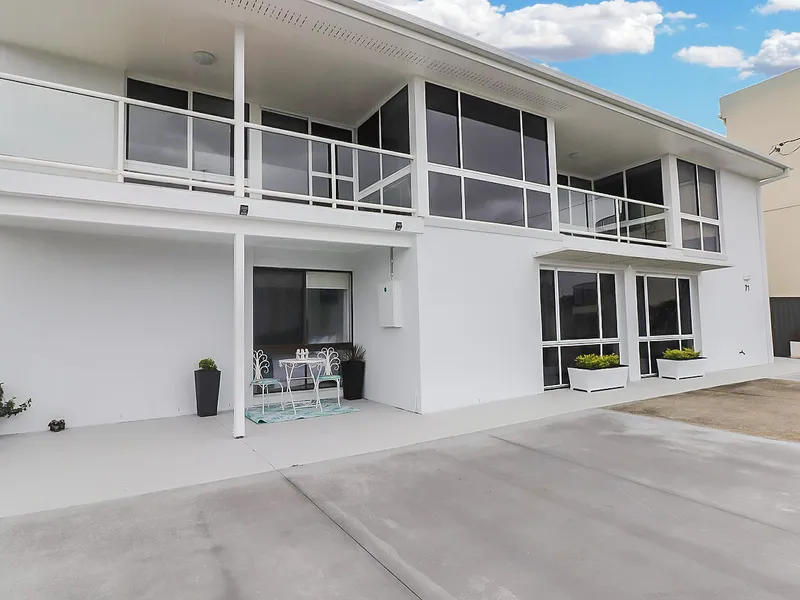 Panoramic River and Ocean Views. All utilities included!