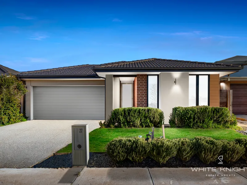 5 MNTS WALK TO SCHOOL & SHOPS- ALL 4 BEDROOMS WITH WALK IN ROBE!