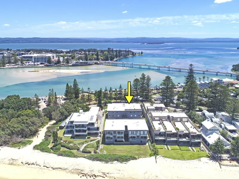 ABSOLUTE BEACHFRONT COMPLEX - GORGEOUS CHANNEL VIEWS