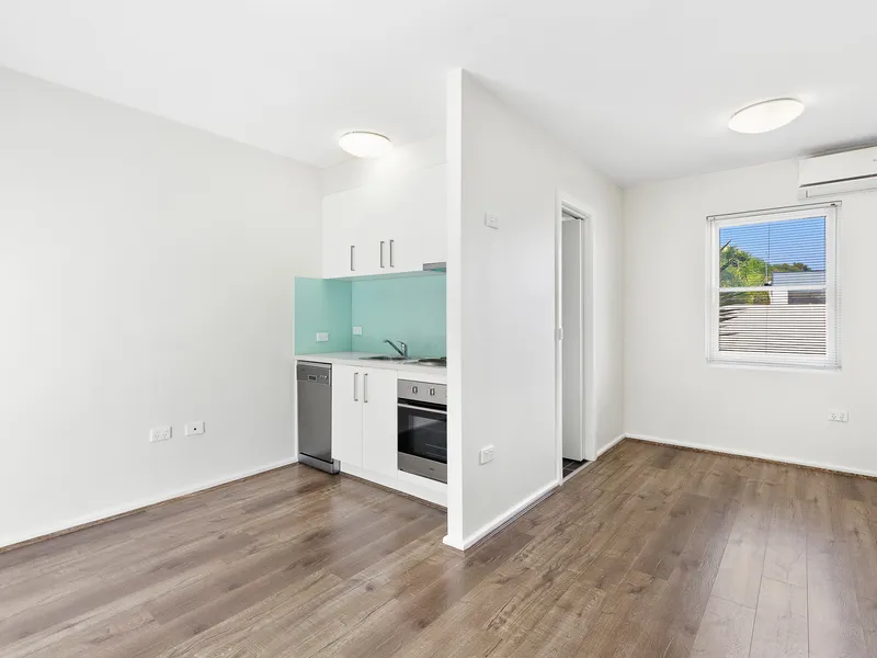 RENOVATED STUDIO APARTMENTWITH PARKING AND PRIVATE GARDEN.