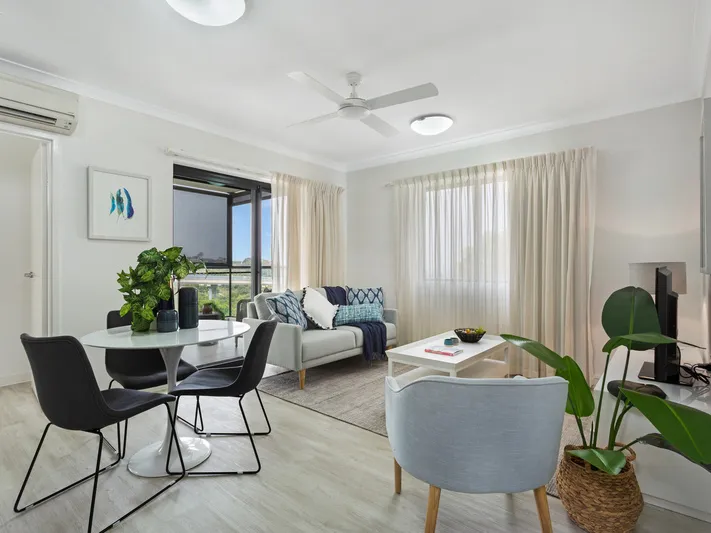 North facing unit with sea views and second toilet