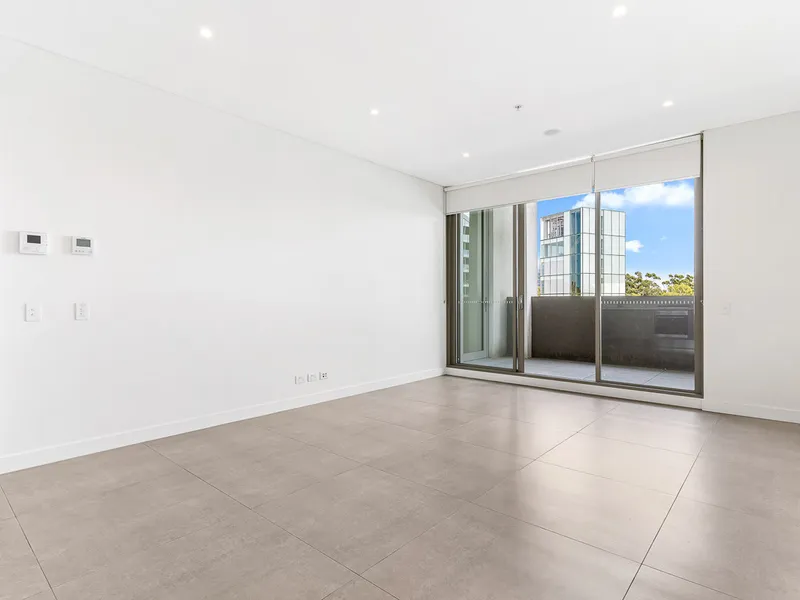 Very Modern Designer One Bedroom apartment with Huge Study in Zetland For Lease