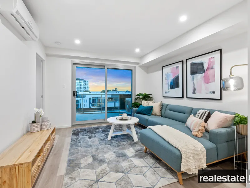 RIVER & SUNRISE OUTLOOK | SUB-PENTHOUSE LEVEL