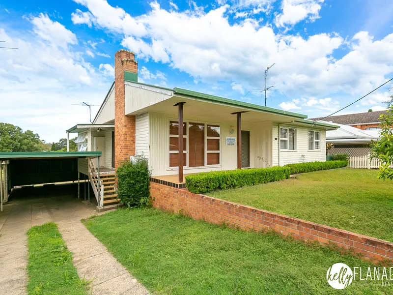 Home + Granny Flat + Big Block + Rear Lane + Walk To Town - 2,089sqm