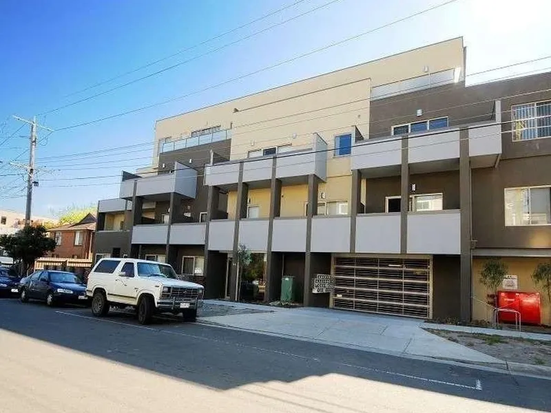 2 bedroom apartment in the heart of Dandenong.