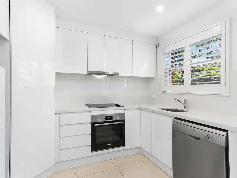 Contemporary, Newly Renovated Apartment