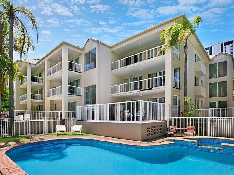 2 Bedroom Unit - Minutes Walk to the Beach with Tandem parking!