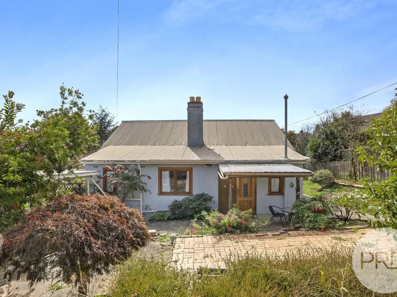 Rare 1918 gem in prime locale