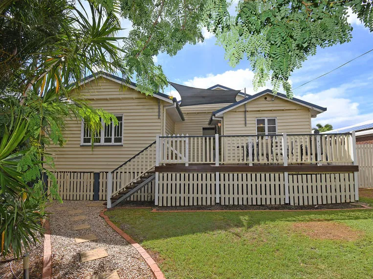 3 MINUTE DRIVE TO THE BEACH