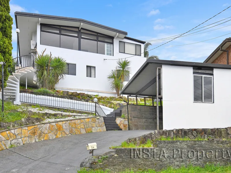 SPACIOUS & BRIGHT FAMILY HOME WITH PICTURESQUE VIEW