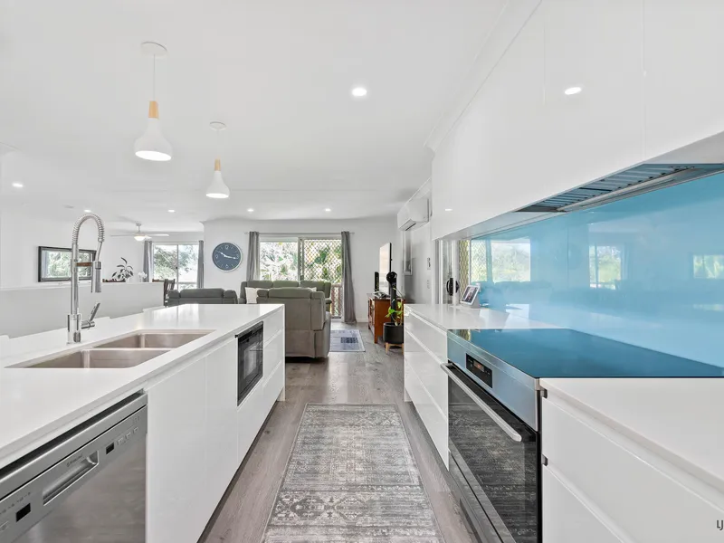 Family Living With Modern Kitchen and Outdoor Entertaining!