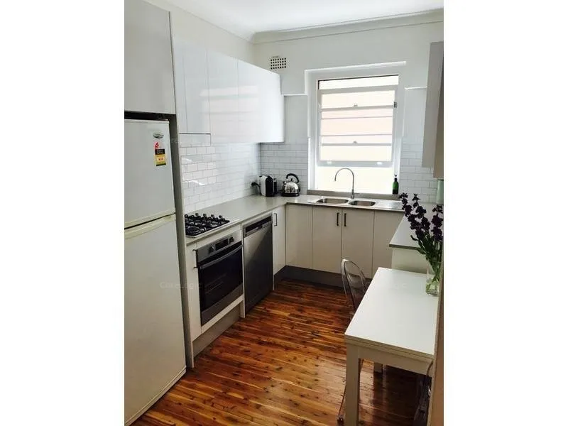 Super modern & quiet Apartment in Art Deco building in the heart of Double Bay with LUG!!!!