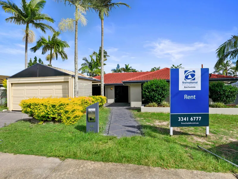 Spacious Entertainer In Quiet And Convenient Location