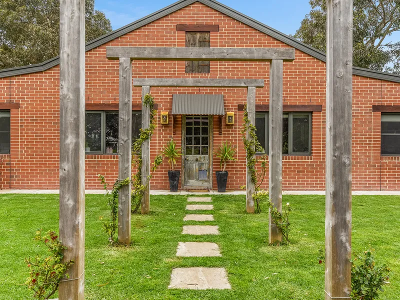 BARN STYLE BRILLIANCE