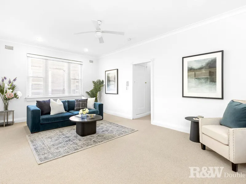 Art Deco Apartment with Leafy Aspect in Desirable Rose Bay Pocket