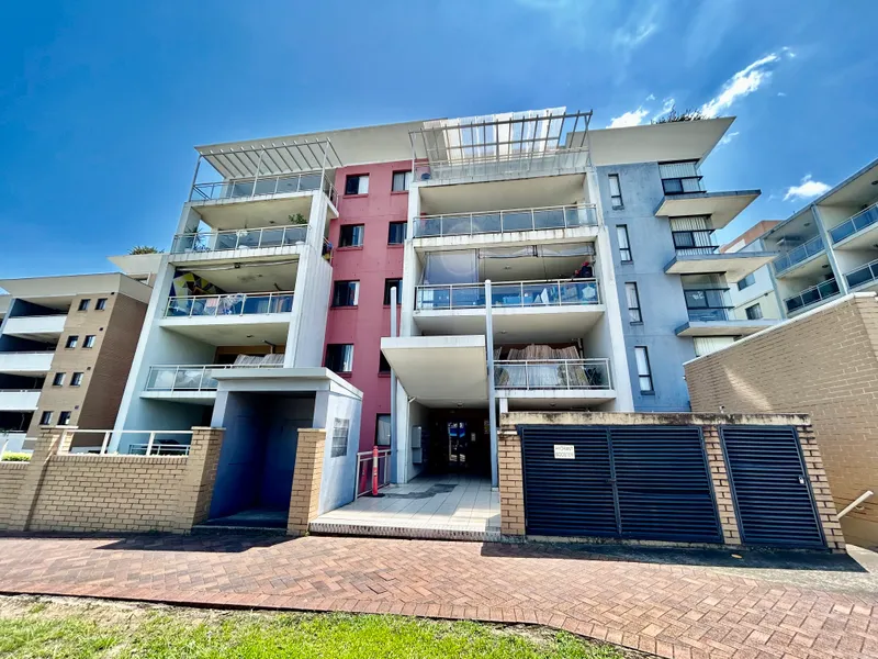 Modern 2 Bedroom unit, freshly painted with new carpet throughout