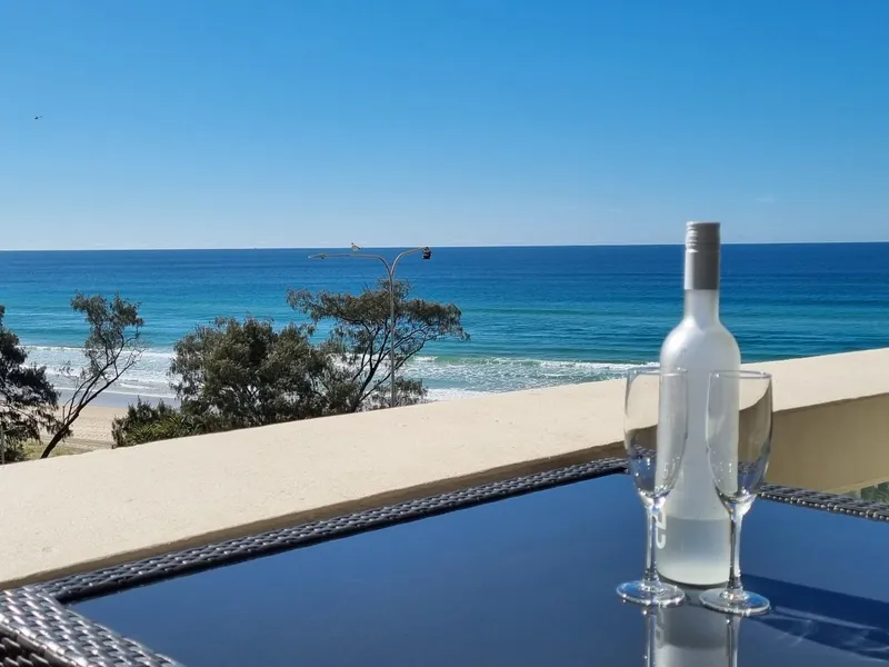 Beachfront Apartment - Stunning Views