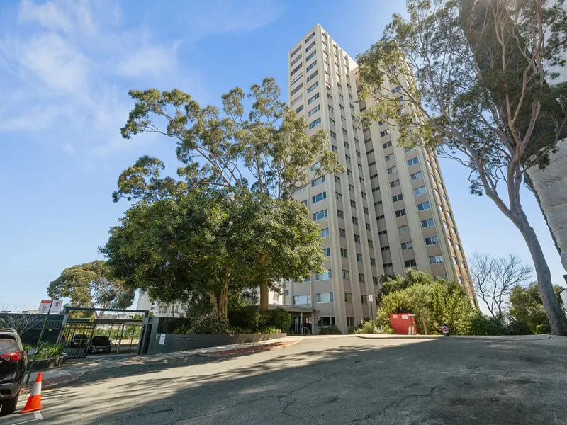 CITY VIEW AND RIVER VIEWS -WATCH SUNSETS ALL YEAR LONG