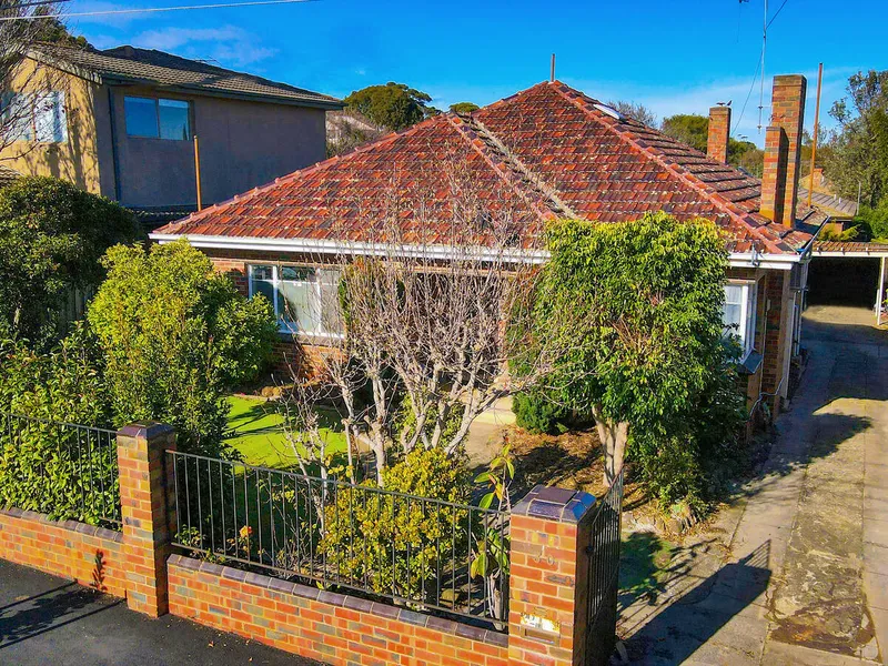 A Brilliant Abode Boasting the Best of Bayside Living