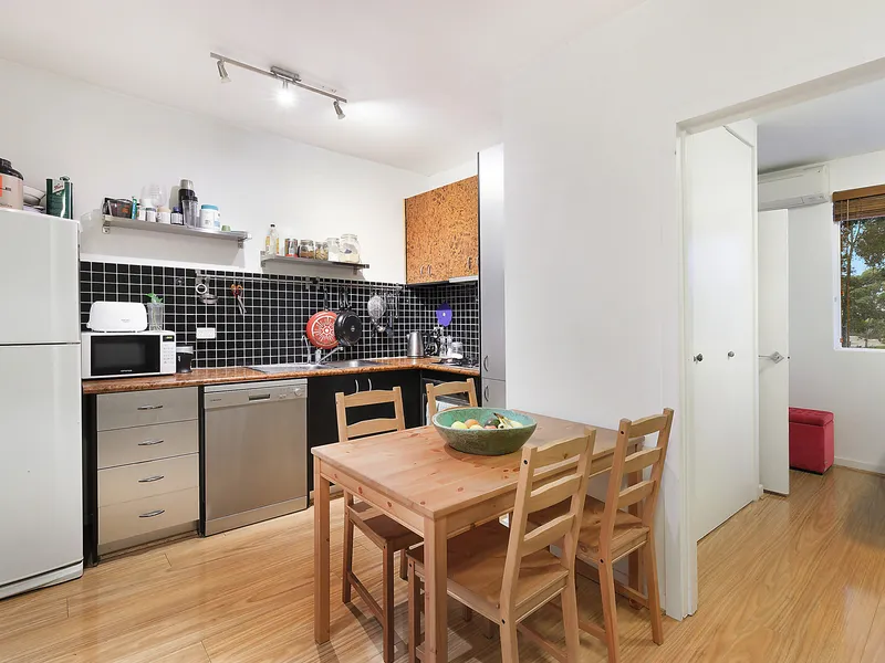 Easy-Care Living, Wonderful Windsor Location