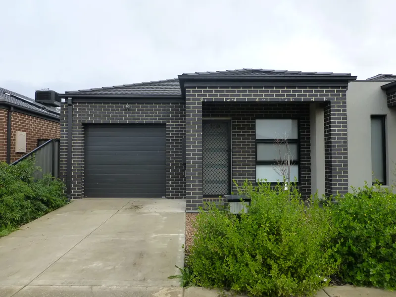 STUNNING THREE BEDROOM HOME!!