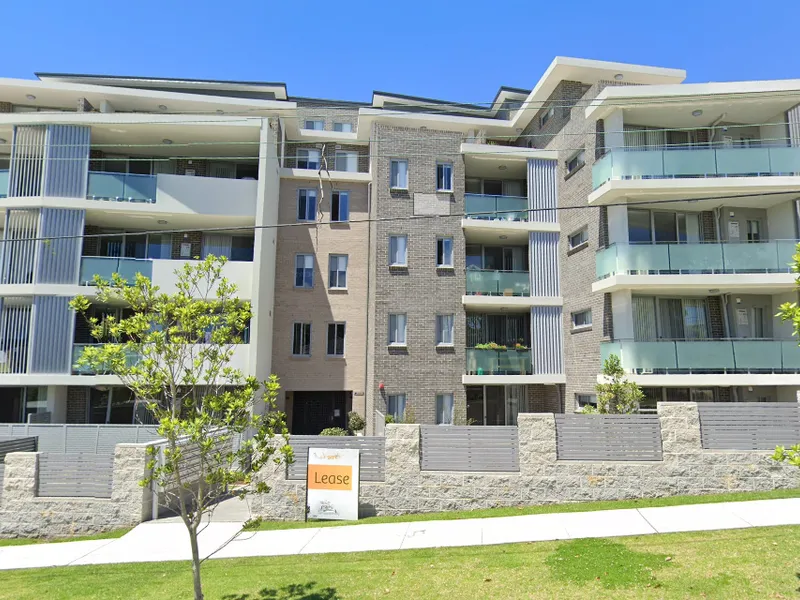 BRIGHT, MODERN 2 BEDROOM APARTMENT