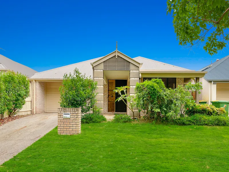 Modern Family Home - Private Outlook!