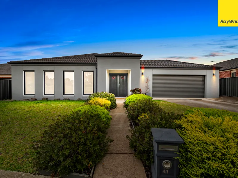 EXCEPTIONAL FAMILY LIVING WITH DRIVE THROUGH REAR ACCESS - 708m2 (approx)