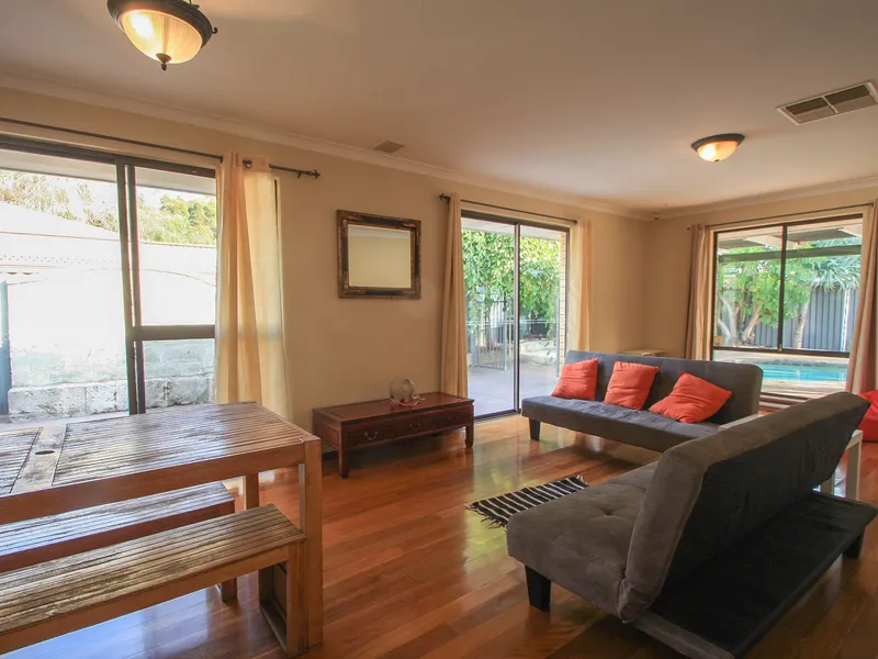 AMAZING 3X1 HOME 1.6KMS FROM CURTIN!