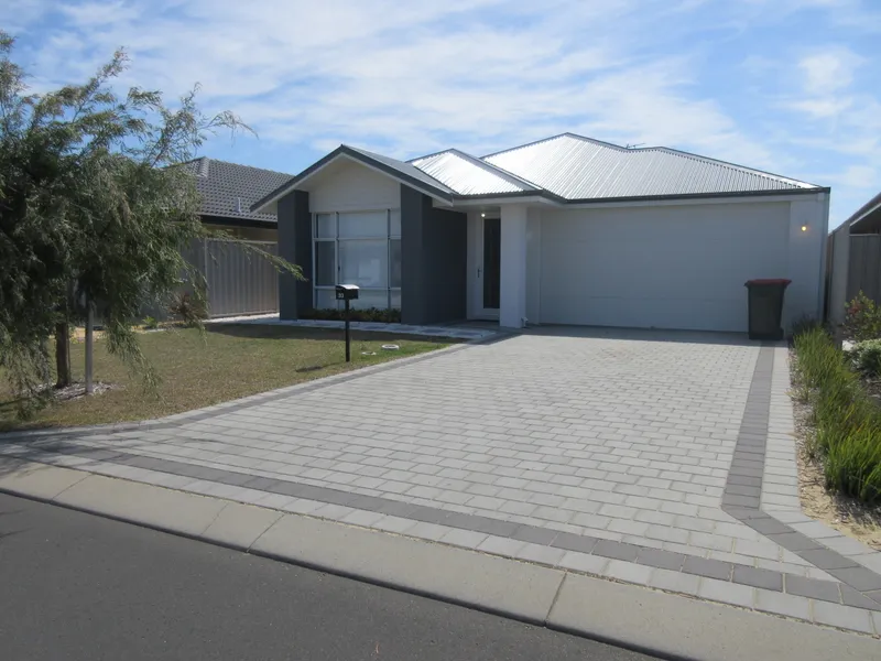 MODERN HOME IN NEW AREA OF GEOGRAPHE