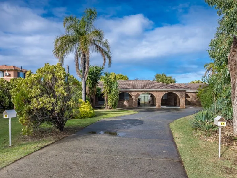 Beachside Location !!!