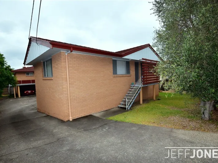Solid and Spacious One-bedroom Annerley Apartment