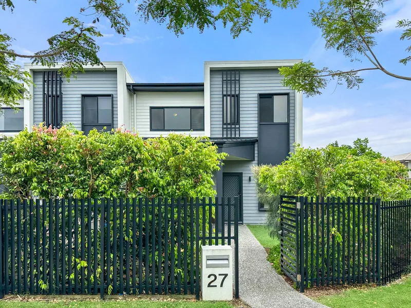 Luxury Town Home with Park Views