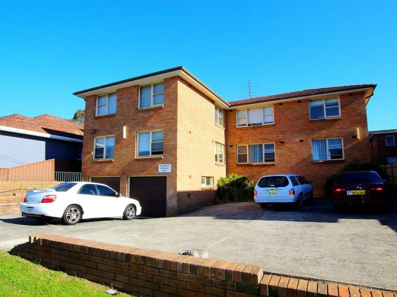 Top Floor 2 Bedroom Unit!