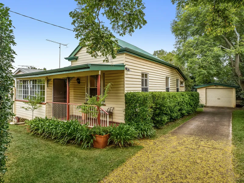 Charming East Side Cottage - Moments From The CBD