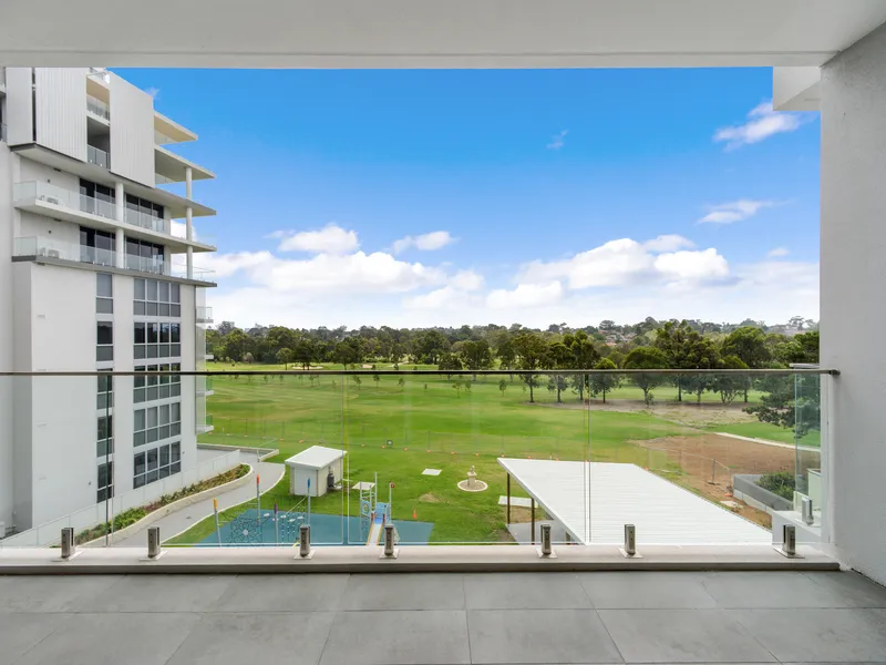 Spacious Apartment Overlooking Golf Course