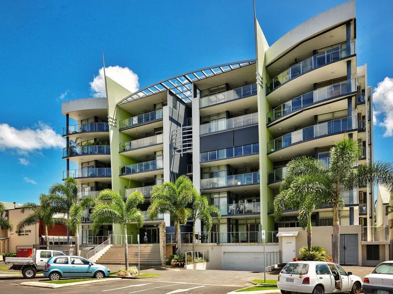 FULLY FURNISHED APARTMENT WALKING DISTANCE TO ENTERTAINMENT HUB AND ESPLANADE