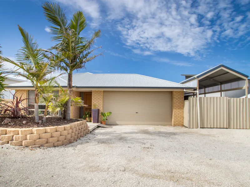 GREAT LOCATION, COMFORTABLE COASTAL LIVING WITH SPACIOUS OUTDOOR AREA!