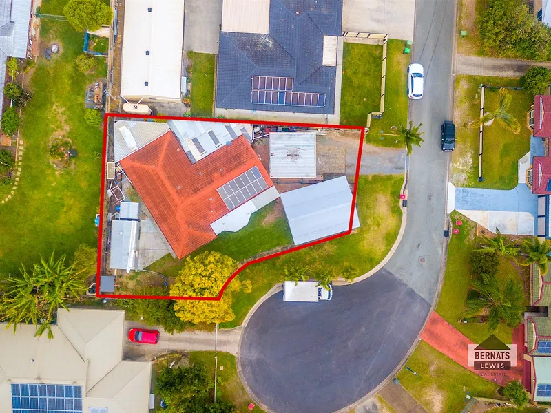 BRICK & TILE HOME WITH SIDE ACCESS!!!