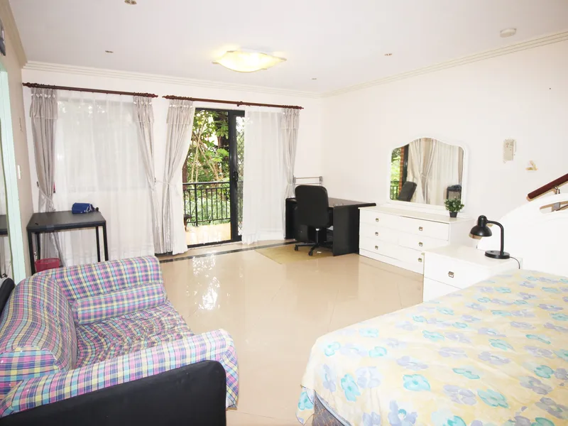 Fully furnished studio close to station for single or couple tenants