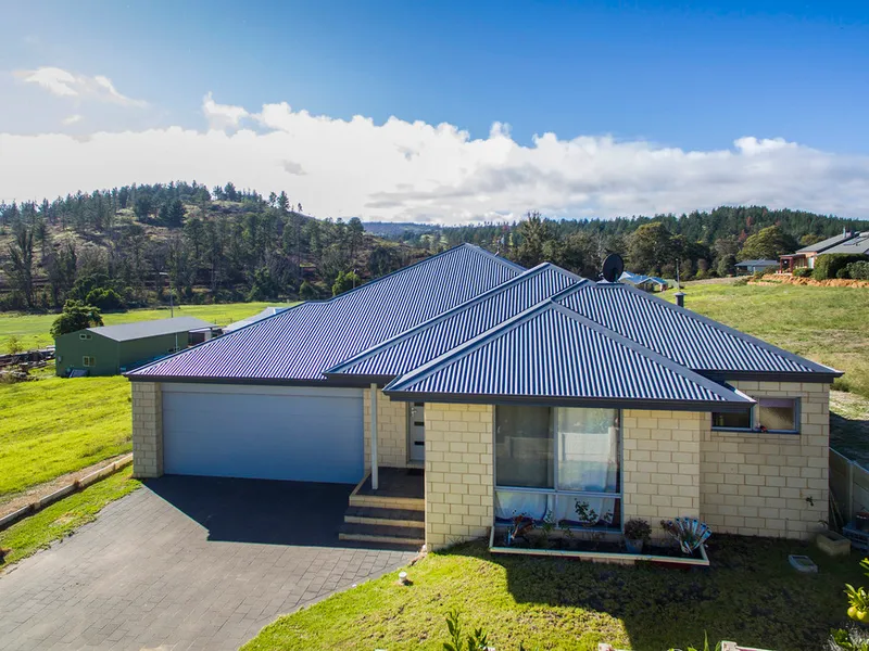 4 X 2 HOME WITH STUNNING OUTLOOK