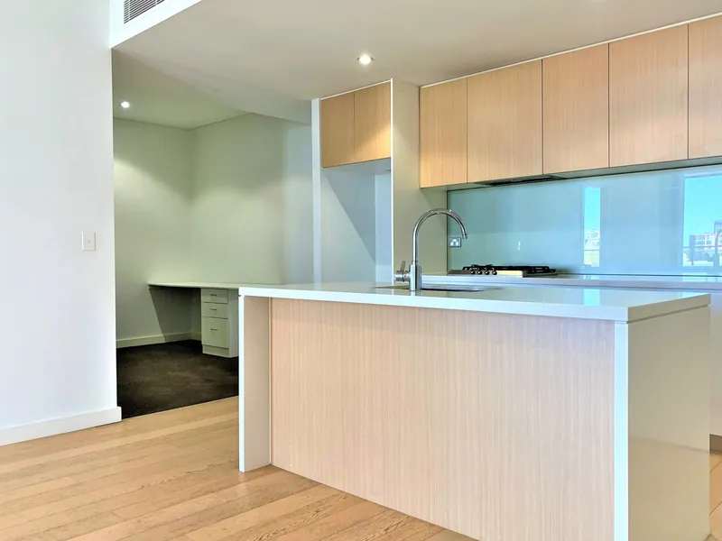 Modern and Spacious 2 Bedroom Apartment With Study