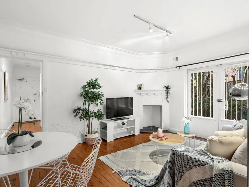 Easy Care Lifestyle, Ground Floor Character Apartment with Courtyard