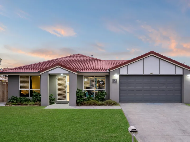 **AVAILABLE** Amazing Home With Shed, Pool, Side Access! Be Quick!!!!