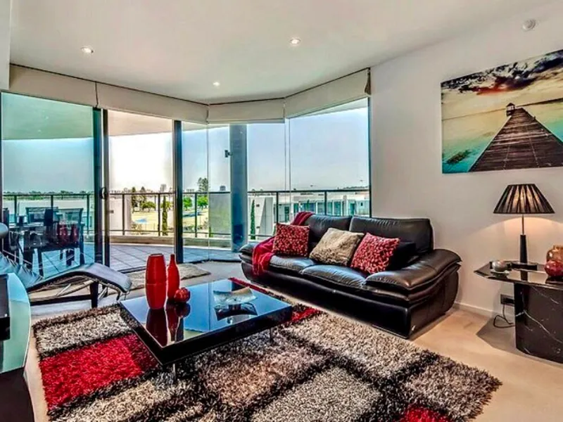 Spectacular Riverfront Apartment